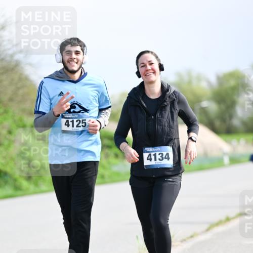 07.04.2024 - 43. Internationalen Wilhelmsburger Insellauf Dr. Thomas Lammeyer http://msf.ph/oto/6050853 07.04.2024 11:19:28 Laufen 4125, 4134 meine-sportfotos.de