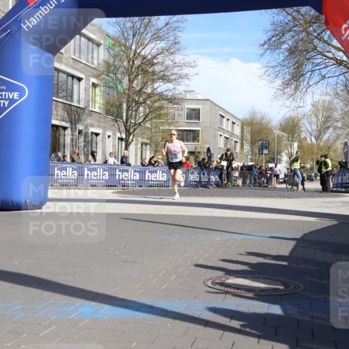 07.04.2024 - 43. Internationalen Wilhelmsburger Insellauf Strokosch-Dieckow http://msf.ph/oto/6050854 07.04.2024 11:16:54 Ziel 2368, 3688, 3829 meine-sportfotos.de