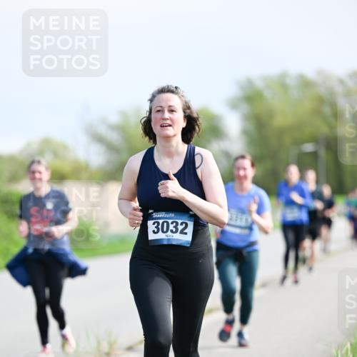 07.04.2024 - 43. Internationalen Wilhelmsburger Insellauf Dr. Thomas Lammeyer http://msf.ph/oto/6050889 07.04.2024 11:19:36 Laufen 3032 meine-sportfotos.de