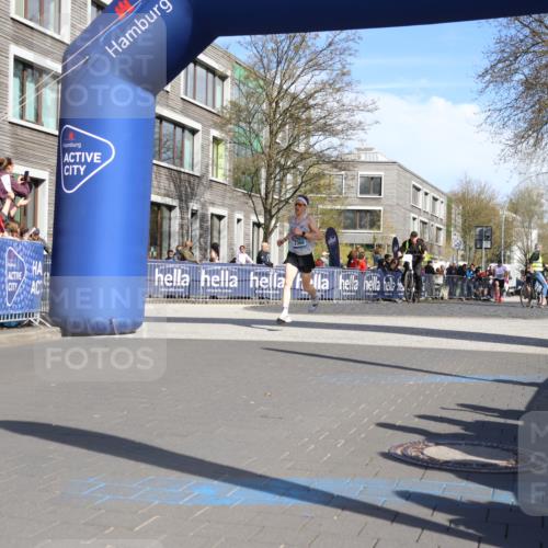 07.04.2024 - 43. Internationalen Wilhelmsburger Insellauf Strokosch-Dieckow http://msf.ph/oto/6050894 07.04.2024 11:16:55 Ziel 2368, 3688, 3829 meine-sportfotos.de