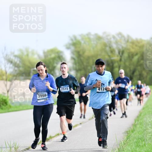 07.04.2024 - 43. Internationalen Wilhelmsburger Insellauf Dr. Thomas Lammeyer http://msf.ph/oto/6050912 07.04.2024 11:19:41 Laufen 3998, 3998, 2515, 4124 meine-sportfotos.de
