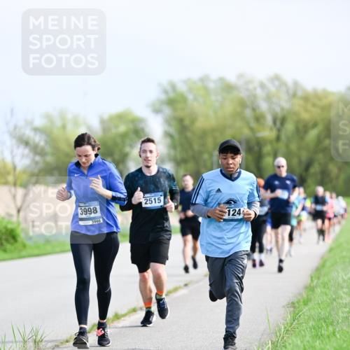 07.04.2024 - 43. Internationalen Wilhelmsburger Insellauf Dr. Thomas Lammeyer http://msf.ph/oto/6050913 07.04.2024 11:19:41 Laufen 3998, 3998, 2515, 124 meine-sportfotos.de
