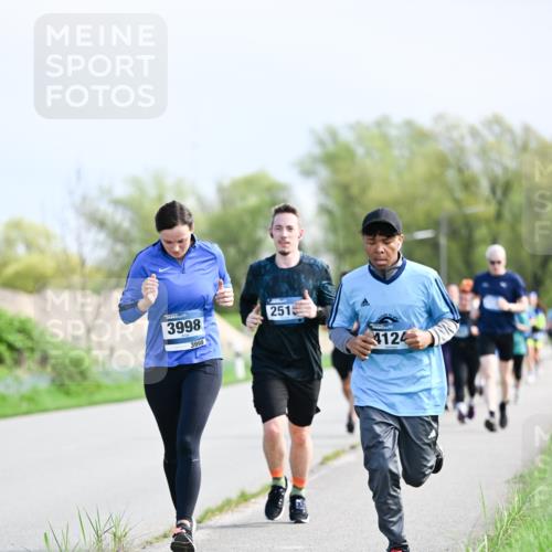 07.04.2024 - 43. Internationalen Wilhelmsburger Insellauf Dr. Thomas Lammeyer http://msf.ph/oto/6050916 07.04.2024 11:19:41 Laufen 3998, 3998, 2515, 4124 meine-sportfotos.de