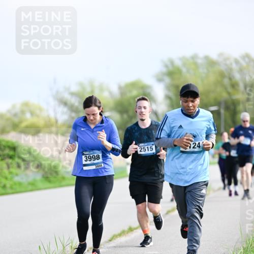 07.04.2024 - 43. Internationalen Wilhelmsburger Insellauf Dr. Thomas Lammeyer http://msf.ph/oto/6050918 07.04.2024 11:19:42 Laufen 3998, 3998, 2515, 24 meine-sportfotos.de