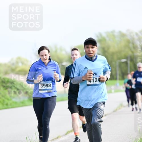 07.04.2024 - 43. Internationalen Wilhelmsburger Insellauf Dr. Thomas Lammeyer http://msf.ph/oto/6050920 07.04.2024 11:19:42 Laufen 3998, 3998, 124 meine-sportfotos.de