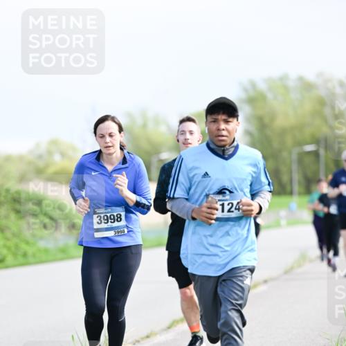 07.04.2024 - 43. Internationalen Wilhelmsburger Insellauf Dr. Thomas Lammeyer http://msf.ph/oto/6050921 07.04.2024 11:19:42 Laufen 3998, 3998, 124 meine-sportfotos.de