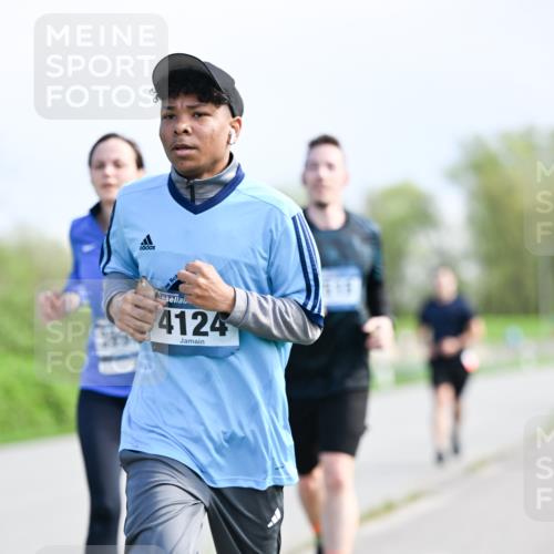 07.04.2024 - 43. Internationalen Wilhelmsburger Insellauf Dr. Thomas Lammeyer http://msf.ph/oto/6050927 07.04.2024 11:19:43 Laufen 4124 meine-sportfotos.de