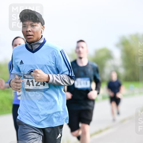 07.04.2024 - 43. Internationalen Wilhelmsburger Insellauf Dr. Thomas Lammeyer http://msf.ph/oto/6050928 07.04.2024 11:19:44 Laufen 43, 4124 meine-sportfotos.de