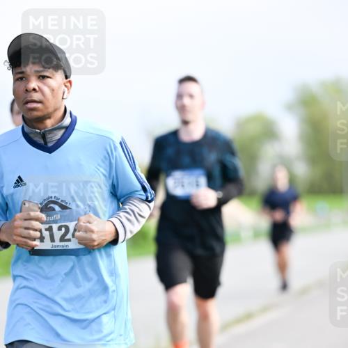 07.04.2024 - 43. Internationalen Wilhelmsburger Insellauf Dr. Thomas Lammeyer http://msf.ph/oto/6050929 07.04.2024 11:19:44 Laufen 124 meine-sportfotos.de