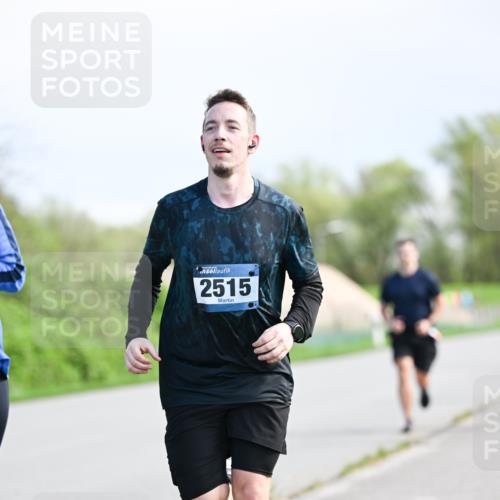 07.04.2024 - 43. Internationalen Wilhelmsburger Insellauf Dr. Thomas Lammeyer http://msf.ph/oto/6050931 07.04.2024 11:19:44 Laufen 2515 meine-sportfotos.de
