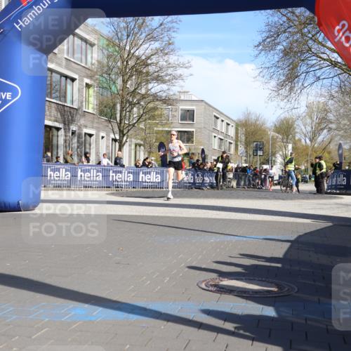 07.04.2024 - 43. Internationalen Wilhelmsburger Insellauf Strokosch-Dieckow http://msf.ph/oto/6050938 07.04.2024 11:16:54 Ziel 2368, 3688, 3829 meine-sportfotos.de
