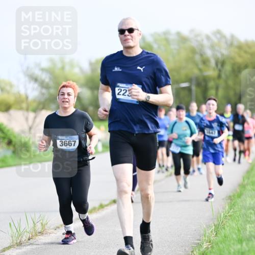 07.04.2024 - 43. Internationalen Wilhelmsburger Insellauf Dr. Thomas Lammeyer http://msf.ph/oto/6050958 07.04.2024 11:19:49 Laufen 3667, 223, 31647 meine-sportfotos.de