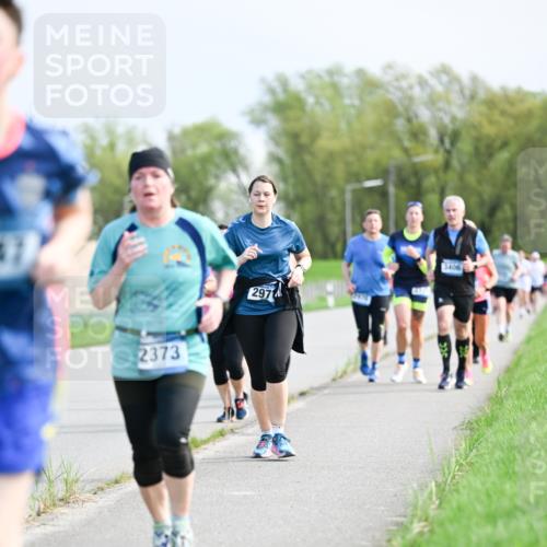 07.04.2024 - 43. Internationalen Wilhelmsburger Insellauf Dr. Thomas Lammeyer http://msf.ph/oto/6050990 07.04.2024 11:19:55 Laufen 2373, 2971, 3406 meine-sportfotos.de