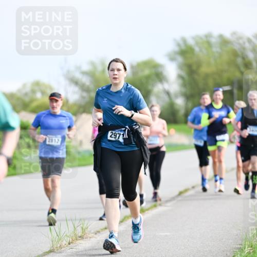 07.04.2024 - 43. Internationalen Wilhelmsburger Insellauf Dr. Thomas Lammeyer http://msf.ph/oto/6051002 07.04.2024 11:19:57 Laufen 2812, 2977 meine-sportfotos.de