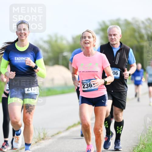 07.04.2024 - 43. Internationalen Wilhelmsburger Insellauf Dr. Thomas Lammeyer http://msf.ph/oto/6051033 07.04.2024 11:20:01 Laufen 2135, 236, 06 meine-sportfotos.de