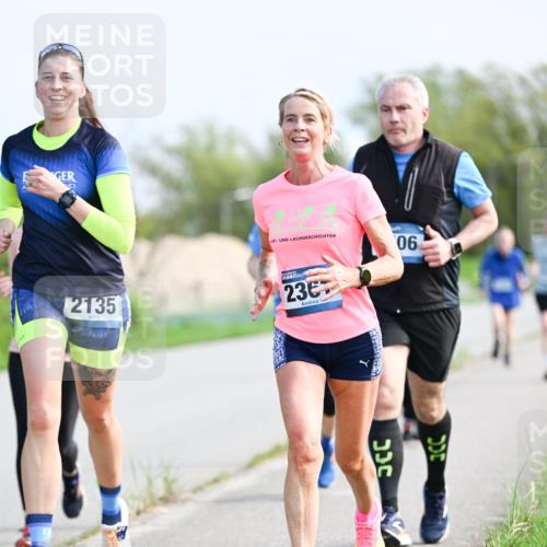 07.04.2024 - 43. Internationalen Wilhelmsburger Insellauf Dr. Thomas Lammeyer http://msf.ph/oto/6051035 07.04.2024 11:20:01 Laufen 2135, 236, 06 meine-sportfotos.de