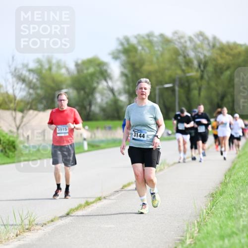 07.04.2024 - 43. Internationalen Wilhelmsburger Insellauf Dr. Thomas Lammeyer http://msf.ph/oto/6051052 07.04.2024 11:20:06 Laufen 3915, 3144 meine-sportfotos.de