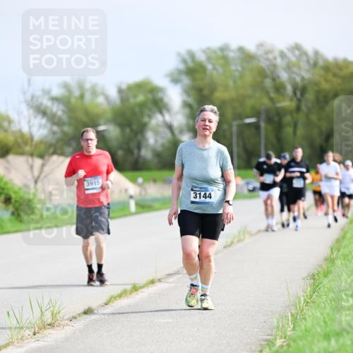 07.04.2024 - 43. Internationalen Wilhelmsburger Insellauf Dr. Thomas Lammeyer http://msf.ph/oto/6051055 07.04.2024 11:20:07 Laufen 3915, 3144 meine-sportfotos.de