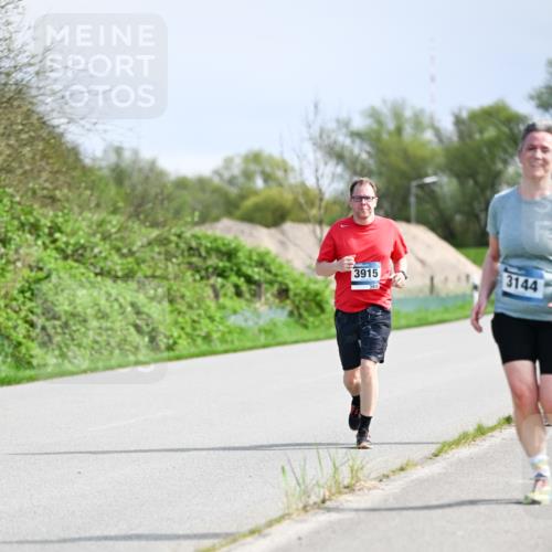 07.04.2024 - 43. Internationalen Wilhelmsburger Insellauf Dr. Thomas Lammeyer http://msf.ph/oto/6051060 07.04.2024 11:20:08 Laufen 3915, 3915, 3144 meine-sportfotos.de