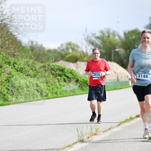 07.04.2024 - 43. Internationalen Wilhelmsburger Insellauf Dr. Thomas Lammeyer http://msf.ph/oto/6051061 07.04.2024 11:20:08 Laufen 3915, 3915, 3144 meine-sportfotos.de