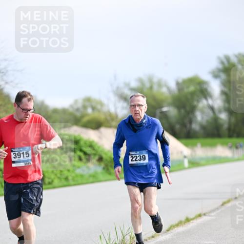 07.04.2024 - 43. Internationalen Wilhelmsburger Insellauf Dr. Thomas Lammeyer http://msf.ph/oto/6051074 07.04.2024 11:20:11 Laufen 3915, 3915, 2239 meine-sportfotos.de