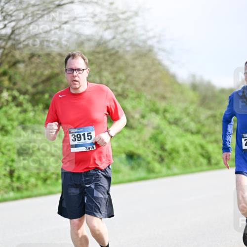 07.04.2024 - 43. Internationalen Wilhelmsburger Insellauf Dr. Thomas Lammeyer http://msf.ph/oto/6051080 07.04.2024 11:20:12 Laufen 3915, 3915 meine-sportfotos.de