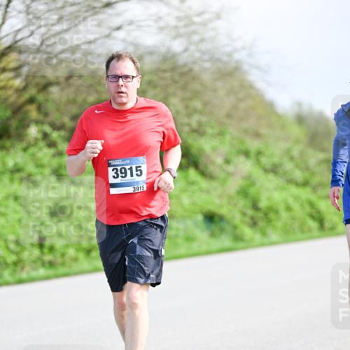 07.04.2024 - 43. Internationalen Wilhelmsburger Insellauf Dr. Thomas Lammeyer http://msf.ph/oto/6051081 07.04.2024 11:20:12 Laufen 3915, 3915 meine-sportfotos.de