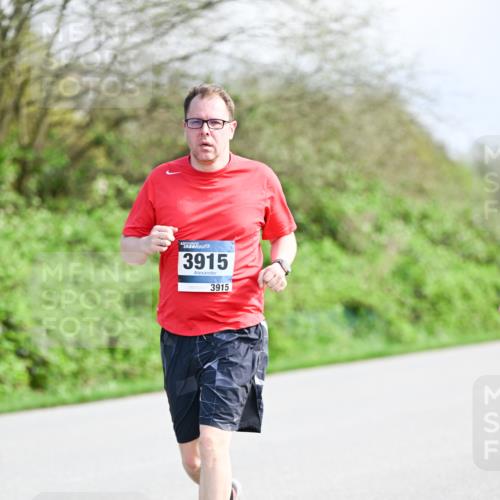 07.04.2024 - 43. Internationalen Wilhelmsburger Insellauf Dr. Thomas Lammeyer http://msf.ph/oto/6051082 07.04.2024 11:20:12 Laufen 3915, 3915 meine-sportfotos.de