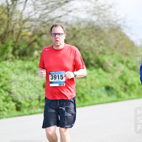 07.04.2024 - 43. Internationalen Wilhelmsburger Insellauf Dr. Thomas Lammeyer http://msf.ph/oto/6051083 07.04.2024 11:20:13 Laufen 3915, 3915 meine-sportfotos.de