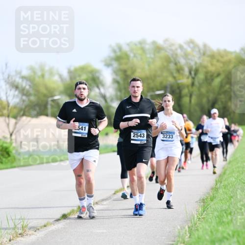 07.04.2024 - 43. Internationalen Wilhelmsburger Insellauf Dr. Thomas Lammeyer http://msf.ph/oto/6051088 07.04.2024 11:20:16 Laufen 541, 2541, 2543, 2543, 1964, 1968, 3233 meine-sportfotos.de