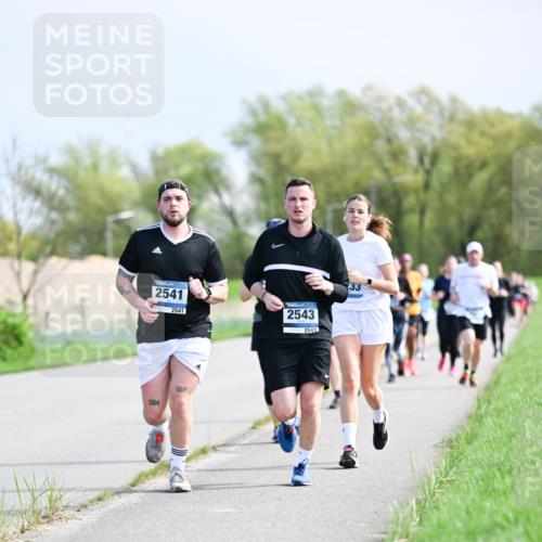 07.04.2024 - 43. Internationalen Wilhelmsburger Insellauf Dr. Thomas Lammeyer http://msf.ph/oto/6051090 07.04.2024 11:20:16 Laufen 2541, 2541, 2543, 2543, 1964, 196 meine-sportfotos.de