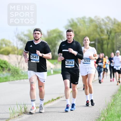 07.04.2024 - 43. Internationalen Wilhelmsburger Insellauf Dr. Thomas Lammeyer http://msf.ph/oto/6051097 07.04.2024 11:20:17 Laufen 2541, 2541, 2543, 2543, 1964, 1968, 3233 meine-sportfotos.de