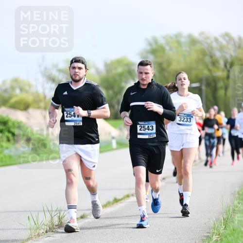 07.04.2024 - 43. Internationalen Wilhelmsburger Insellauf Dr. Thomas Lammeyer http://msf.ph/oto/6051098 07.04.2024 11:20:17 Laufen 254, 2541, 2543, 2543, 1964, 1968, 3233 meine-sportfotos.de