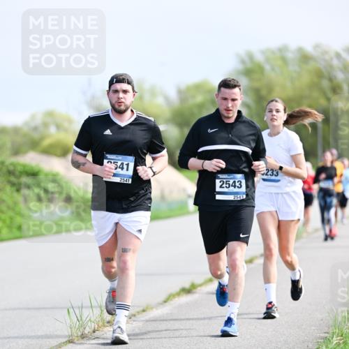 07.04.2024 - 43. Internationalen Wilhelmsburger Insellauf Dr. Thomas Lammeyer http://msf.ph/oto/6051101 07.04.2024 11:20:18 Laufen 541, 2541, 2543, 2543, 233, 1064, 196 meine-sportfotos.de