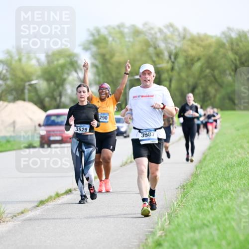 07.04.2024 - 43. Internationalen Wilhelmsburger Insellauf Dr. Thomas Lammeyer http://msf.ph/oto/6051119 07.04.2024 11:20:24 Laufen 3529, 290, 3987, 3987 meine-sportfotos.de