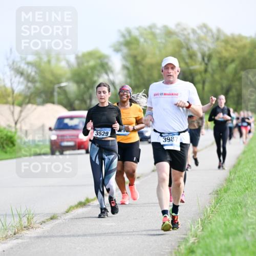07.04.2024 - 43. Internationalen Wilhelmsburger Insellauf Dr. Thomas Lammeyer http://msf.ph/oto/6051124 07.04.2024 11:20:25 Laufen 3529, 3987 meine-sportfotos.de