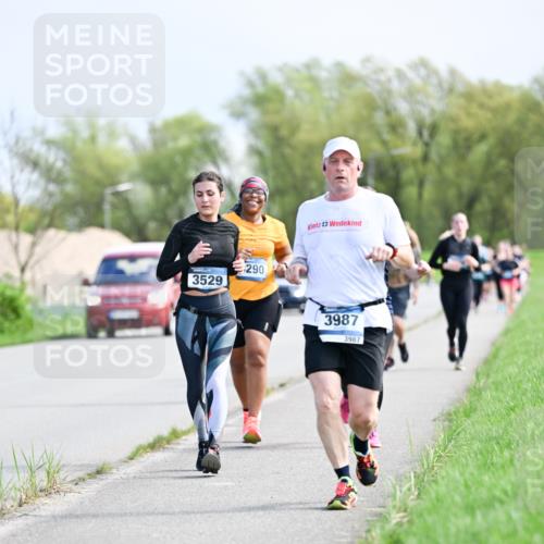 07.04.2024 - 43. Internationalen Wilhelmsburger Insellauf Dr. Thomas Lammeyer http://msf.ph/oto/6051125 07.04.2024 11:20:25 Laufen 3529, 290, 3987, 3987 meine-sportfotos.de