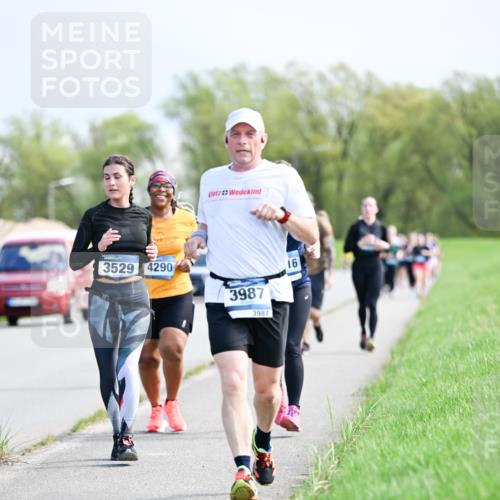 07.04.2024 - 43. Internationalen Wilhelmsburger Insellauf Dr. Thomas Lammeyer http://msf.ph/oto/6051126 07.04.2024 11:20:26 Laufen 3529, 4290, 3987, 3987, 16 meine-sportfotos.de