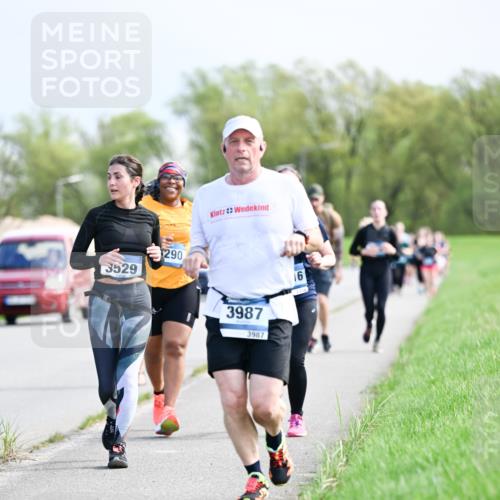 07.04.2024 - 43. Internationalen Wilhelmsburger Insellauf Dr. Thomas Lammeyer http://msf.ph/oto/6051127 07.04.2024 11:20:26 Laufen 3529, 290, 3987, 3987, 16 meine-sportfotos.de