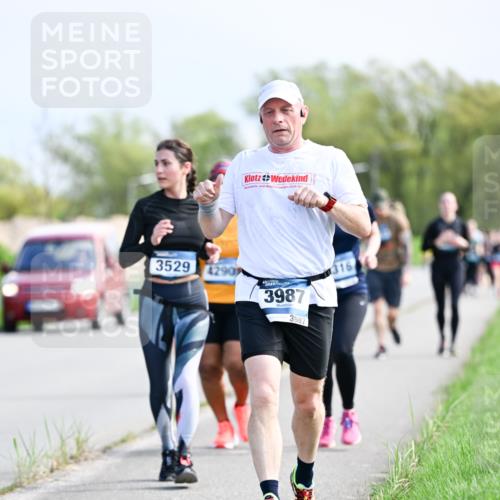 07.04.2024 - 43. Internationalen Wilhelmsburger Insellauf Dr. Thomas Lammeyer http://msf.ph/oto/6051131 07.04.2024 11:20:26 Laufen 3529, 429, 43, 3987, 3987, 1316 meine-sportfotos.de