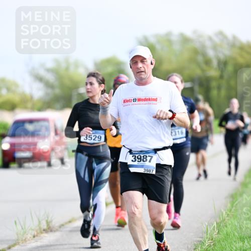 07.04.2024 - 43. Internationalen Wilhelmsburger Insellauf Dr. Thomas Lammeyer http://msf.ph/oto/6051132 07.04.2024 11:20:27 Laufen 3529, 3987, 3987, 2316 meine-sportfotos.de
