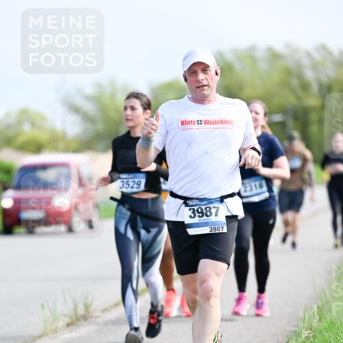 07.04.2024 - 43. Internationalen Wilhelmsburger Insellauf Dr. Thomas Lammeyer http://msf.ph/oto/6051134 07.04.2024 11:20:27 Laufen 3529, 3987, 3987, 2316 meine-sportfotos.de