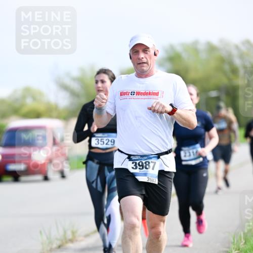 07.04.2024 - 43. Internationalen Wilhelmsburger Insellauf Dr. Thomas Lammeyer http://msf.ph/oto/6051136 07.04.2024 11:20:27 Laufen 3529, 3987, 3987, 2316 meine-sportfotos.de