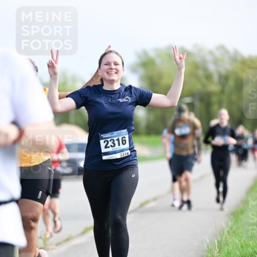 07.04.2024 - 43. Internationalen Wilhelmsburger Insellauf Dr. Thomas Lammeyer http://msf.ph/oto/6051142 07.04.2024 11:20:29 Laufen 2316, 2316 meine-sportfotos.de