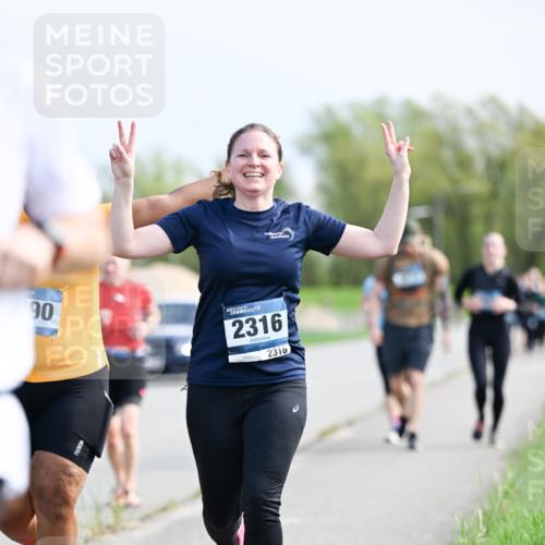 07.04.2024 - 43. Internationalen Wilhelmsburger Insellauf Dr. Thomas Lammeyer http://msf.ph/oto/6051143 07.04.2024 11:20:29 Laufen 90, 2316, 2316 meine-sportfotos.de