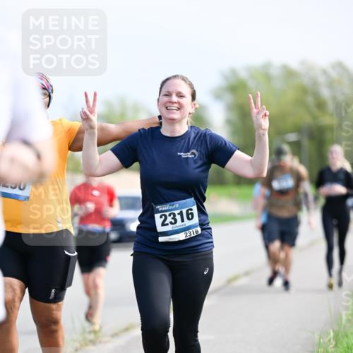 07.04.2024 - 43. Internationalen Wilhelmsburger Insellauf Dr. Thomas Lammeyer http://msf.ph/oto/6051144 07.04.2024 11:20:29 Laufen 2316, 2316 meine-sportfotos.de