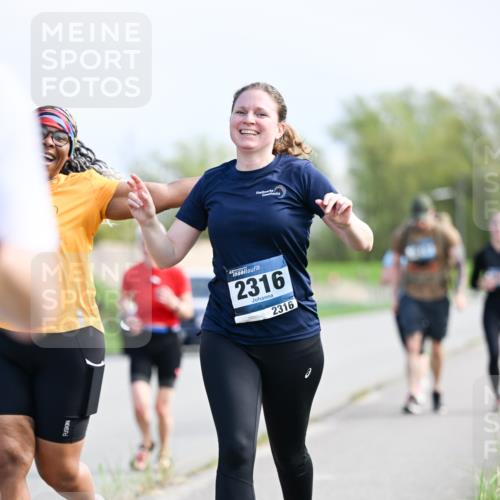 07.04.2024 - 43. Internationalen Wilhelmsburger Insellauf Dr. Thomas Lammeyer http://msf.ph/oto/6051145 07.04.2024 11:20:29 Laufen 2316, 2316 meine-sportfotos.de