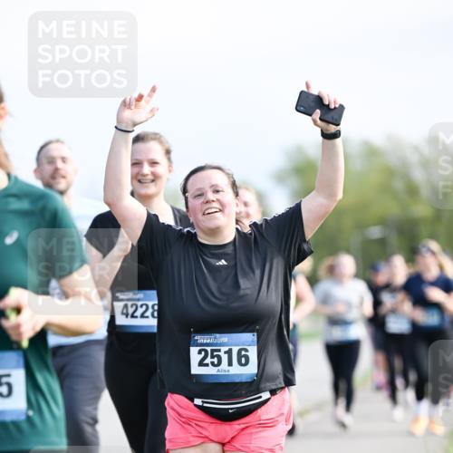 07.04.2024 - 43. Internationalen Wilhelmsburger Insellauf Dr. Thomas Lammeyer http://msf.ph/oto/6051201 07.04.2024 11:20:51 Laufen 5, 4228, 2516 meine-sportfotos.de