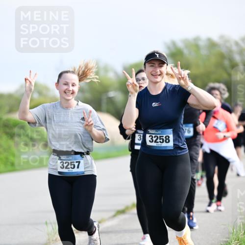 07.04.2024 - 43. Internationalen Wilhelmsburger Insellauf Dr. Thomas Lammeyer http://msf.ph/oto/6051222 07.04.2024 11:20:56 Laufen 3257, 3, 3258 meine-sportfotos.de