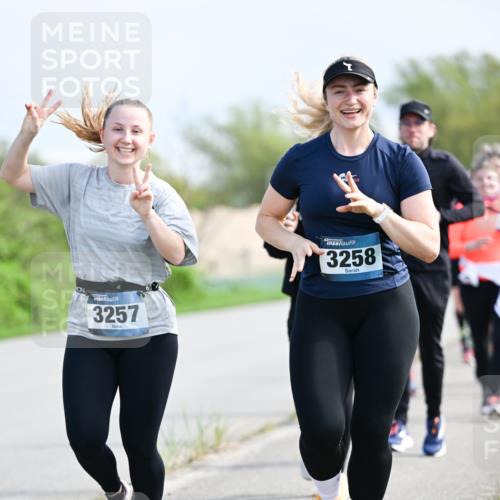 07.04.2024 - 43. Internationalen Wilhelmsburger Insellauf Dr. Thomas Lammeyer http://msf.ph/oto/6051225 07.04.2024 11:20:56 Laufen 3257, 3258 meine-sportfotos.de